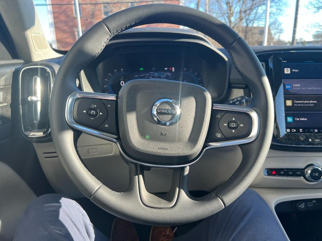 new 2025 Volvo XC40 car