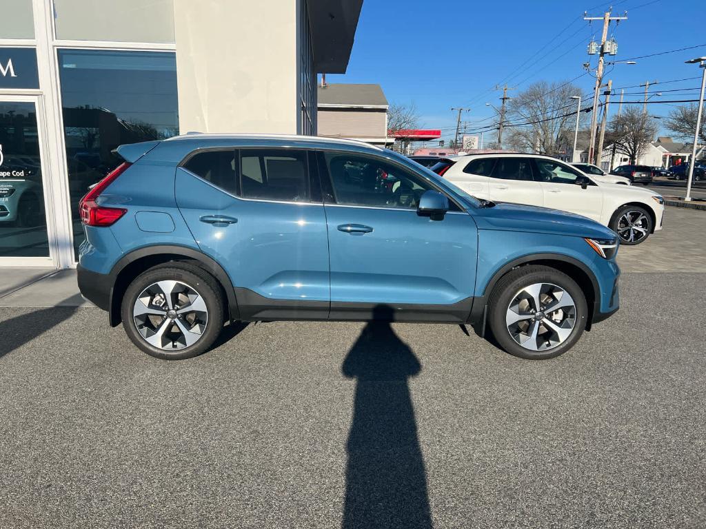 new 2025 Volvo XC40 car