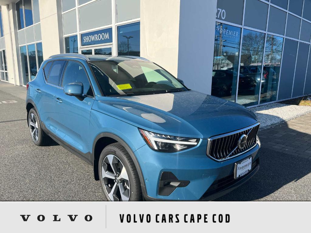 new 2025 Volvo XC40 car