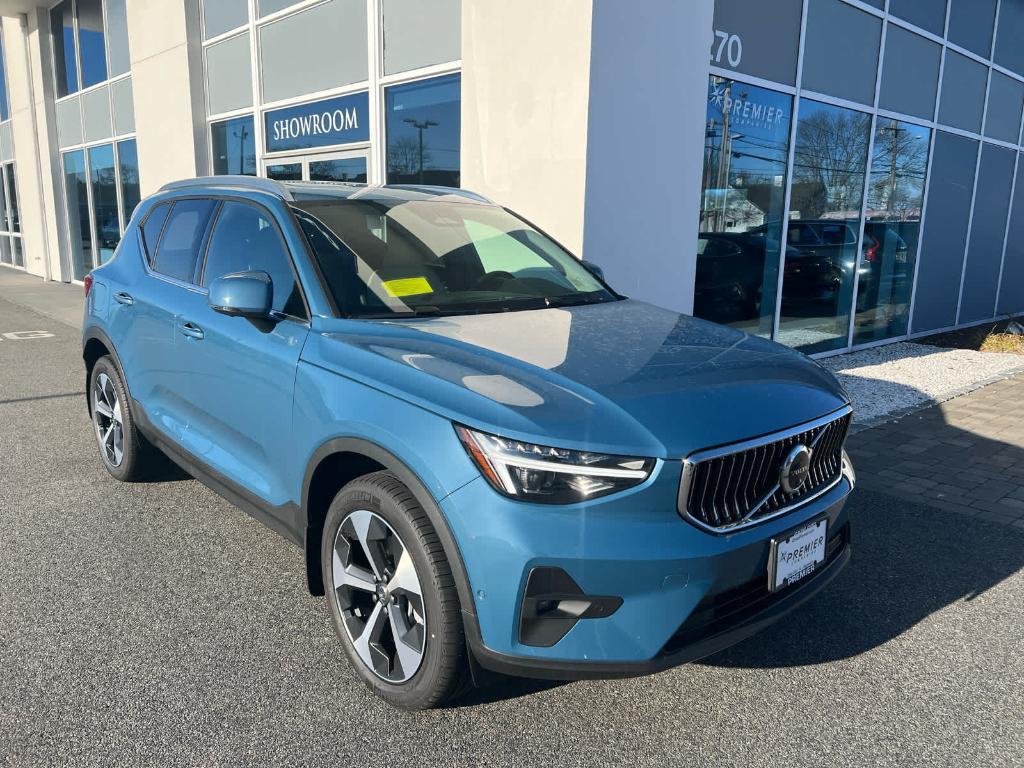 new 2025 Volvo XC40 car