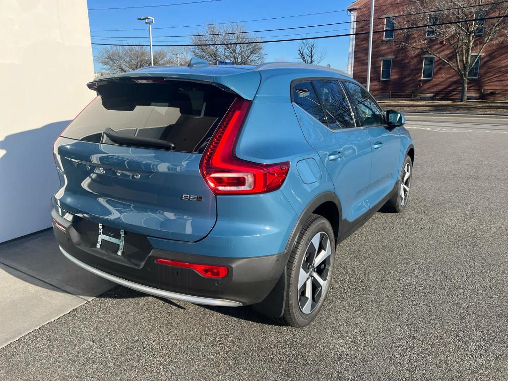 new 2025 Volvo XC40 car
