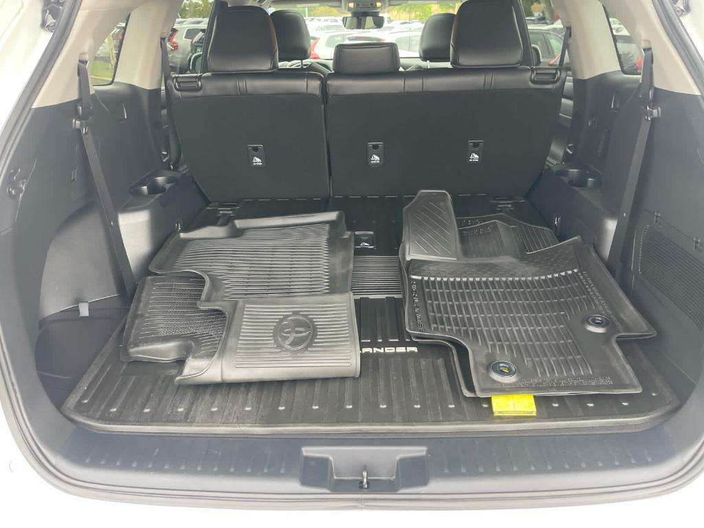used 2022 Toyota Highlander car, priced at $38,300