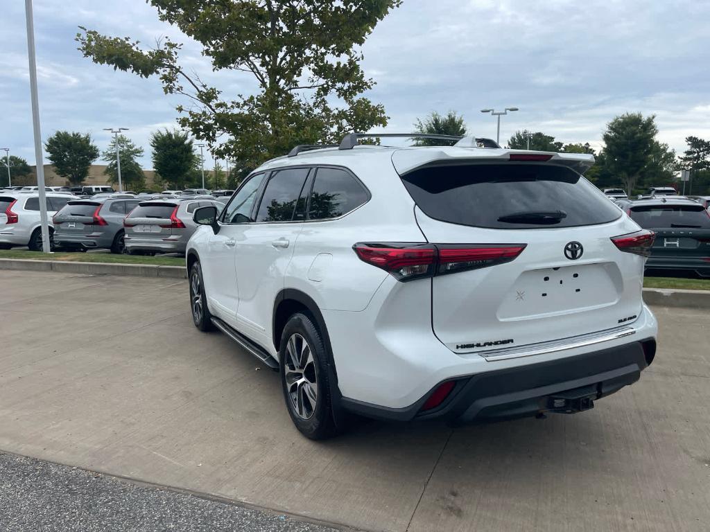 used 2022 Toyota Highlander car, priced at $38,300