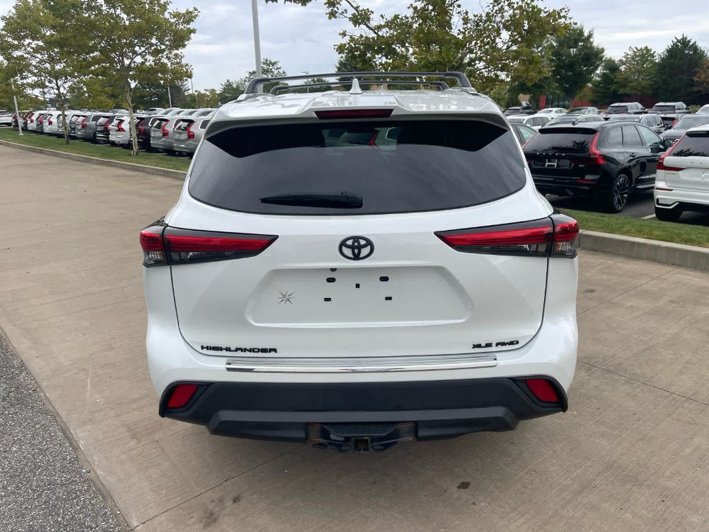 used 2022 Toyota Highlander car, priced at $38,300