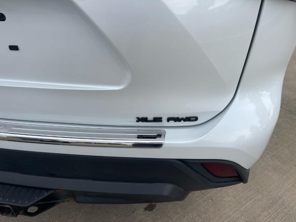 used 2022 Toyota Highlander car, priced at $38,300