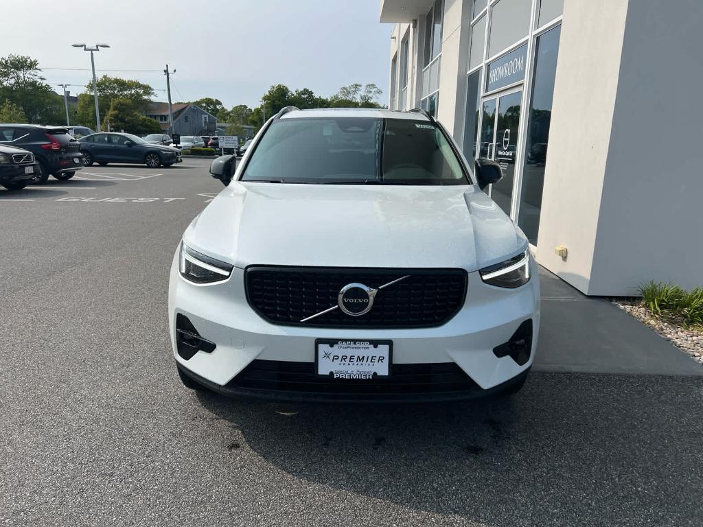 new 2025 Volvo XC40 car, priced at $49,810
