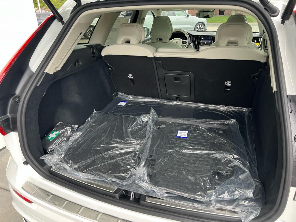 new 2025 Volvo XC60 car, priced at $55,360