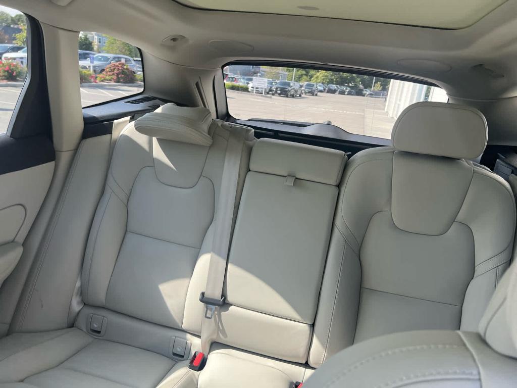 used 2022 Volvo XC60 car, priced at $34,400