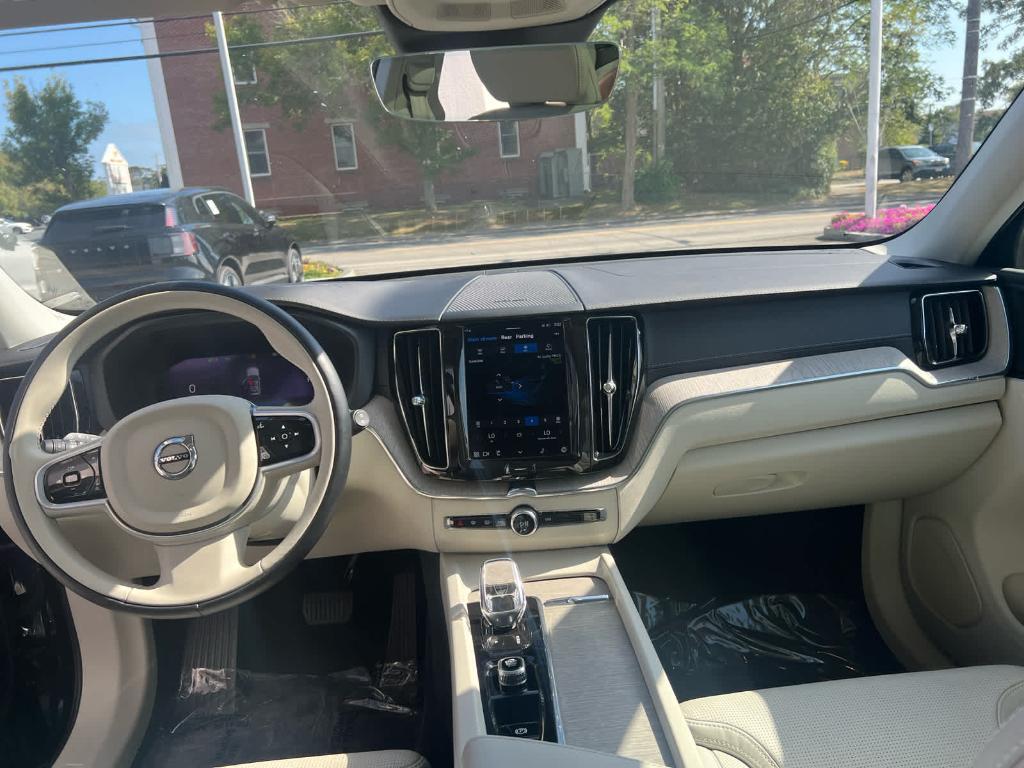 used 2022 Volvo XC60 car, priced at $34,400