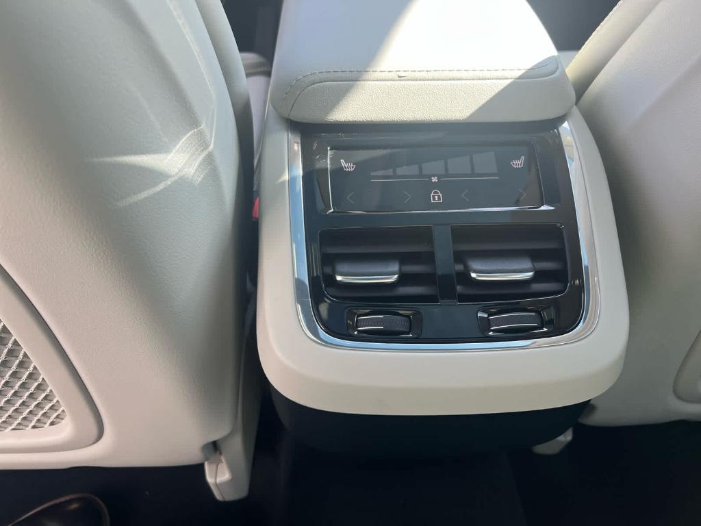 used 2022 Volvo XC60 car, priced at $34,400