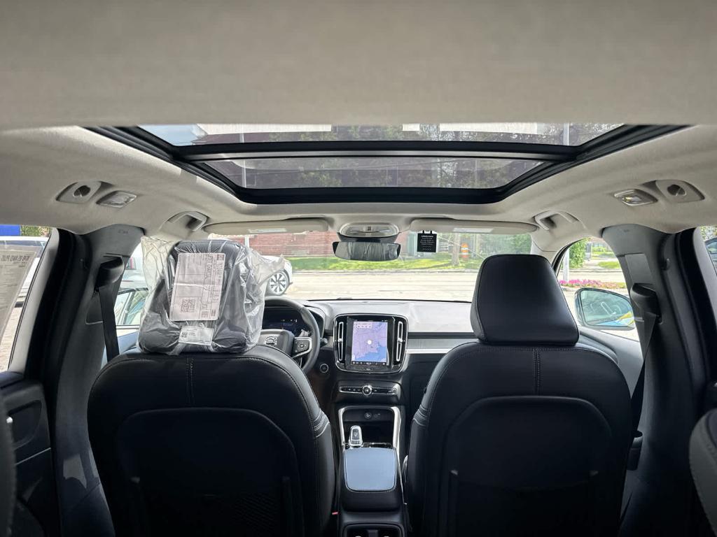 new 2025 Volvo XC40 car, priced at $51,060