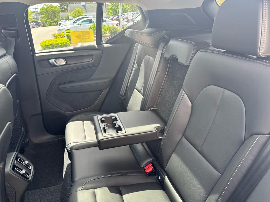 new 2025 Volvo XC40 car, priced at $51,060