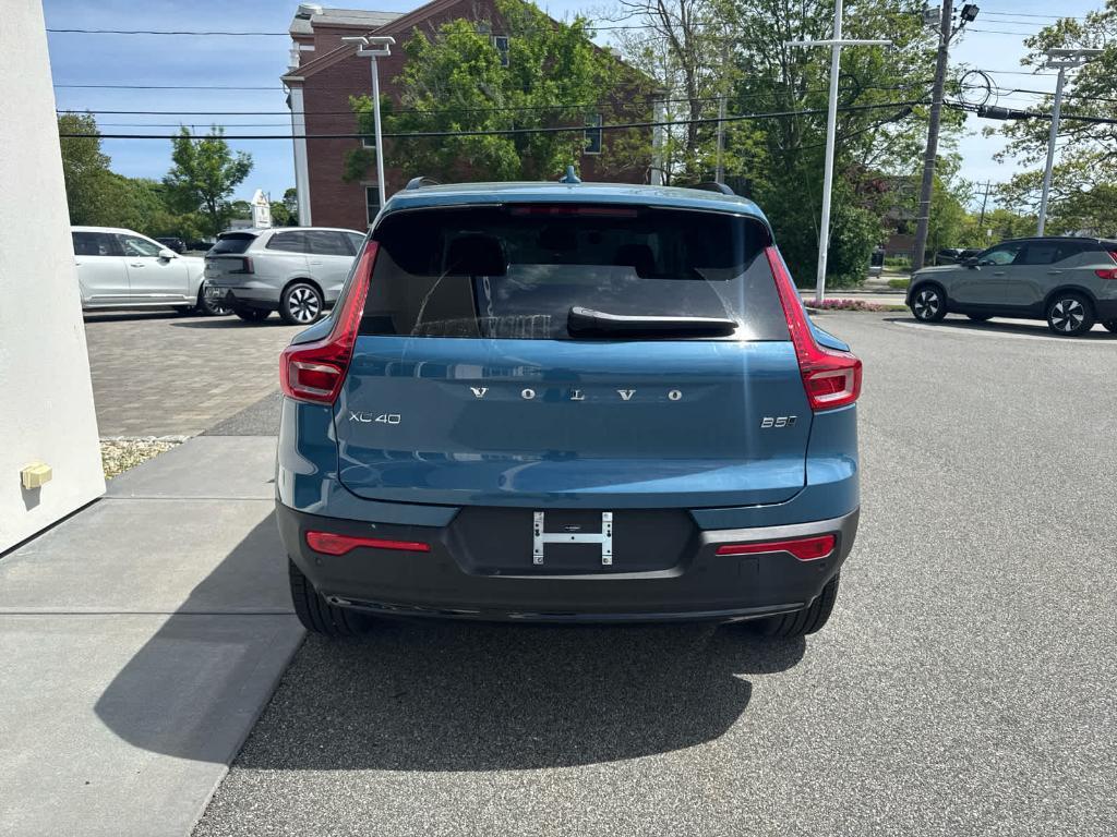 new 2025 Volvo XC40 car, priced at $51,060