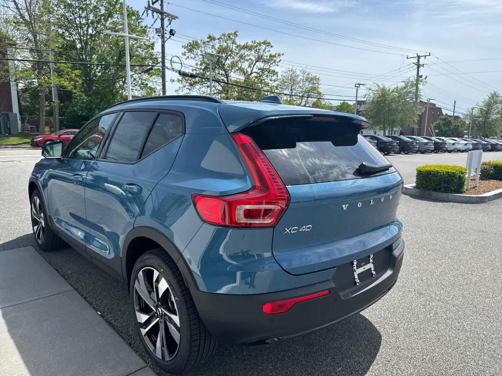 new 2025 Volvo XC40 car, priced at $51,060