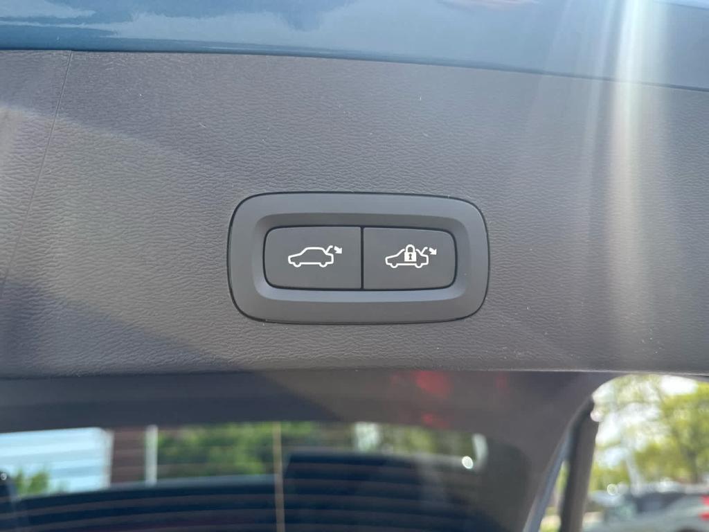 new 2025 Volvo XC40 car, priced at $51,060