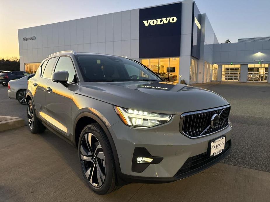 new 2025 Volvo XC40 car, priced at $51,040