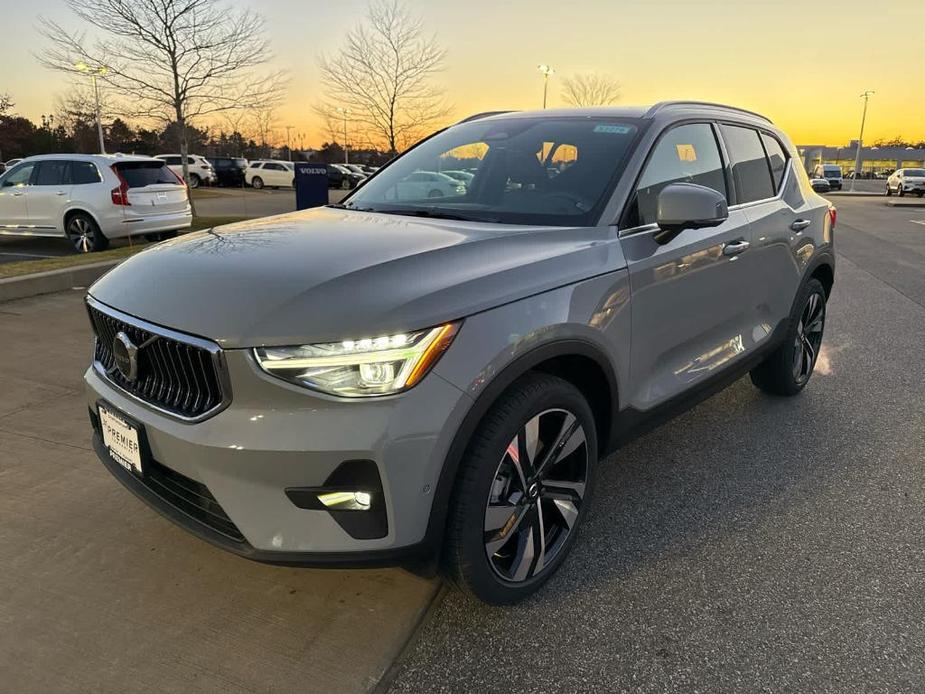 new 2025 Volvo XC40 car, priced at $51,040