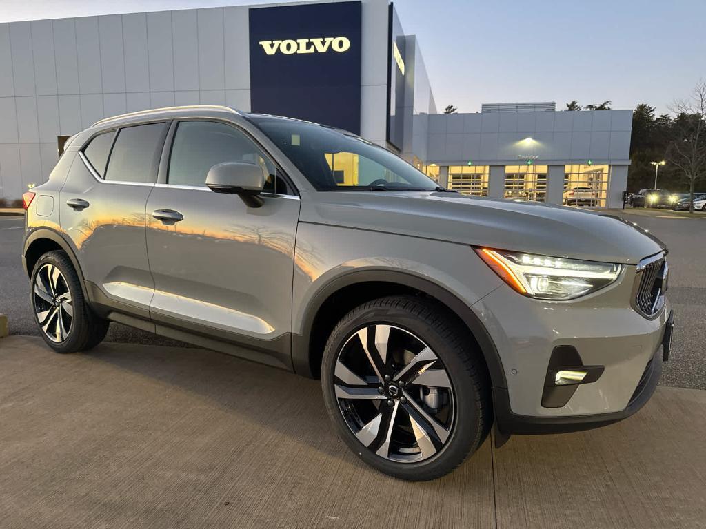 new 2025 Volvo XC40 car, priced at $51,040