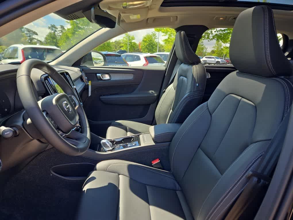 new 2025 Volvo XC40 car, priced at $49,810