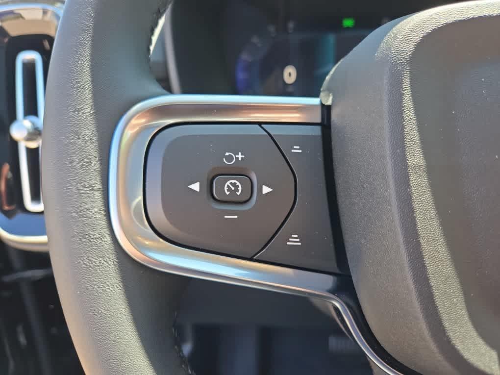 new 2025 Volvo XC40 car, priced at $49,810