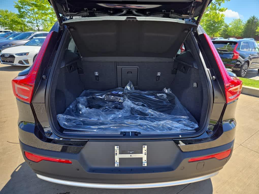 new 2025 Volvo XC40 car, priced at $49,810
