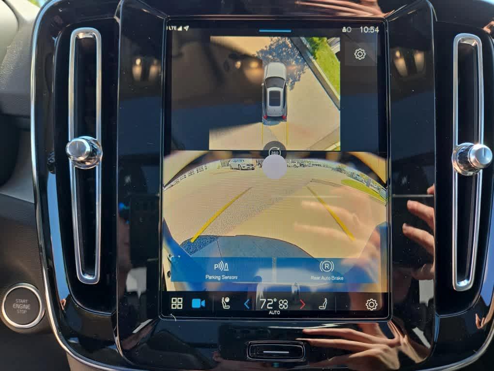 new 2025 Volvo XC40 car, priced at $49,810