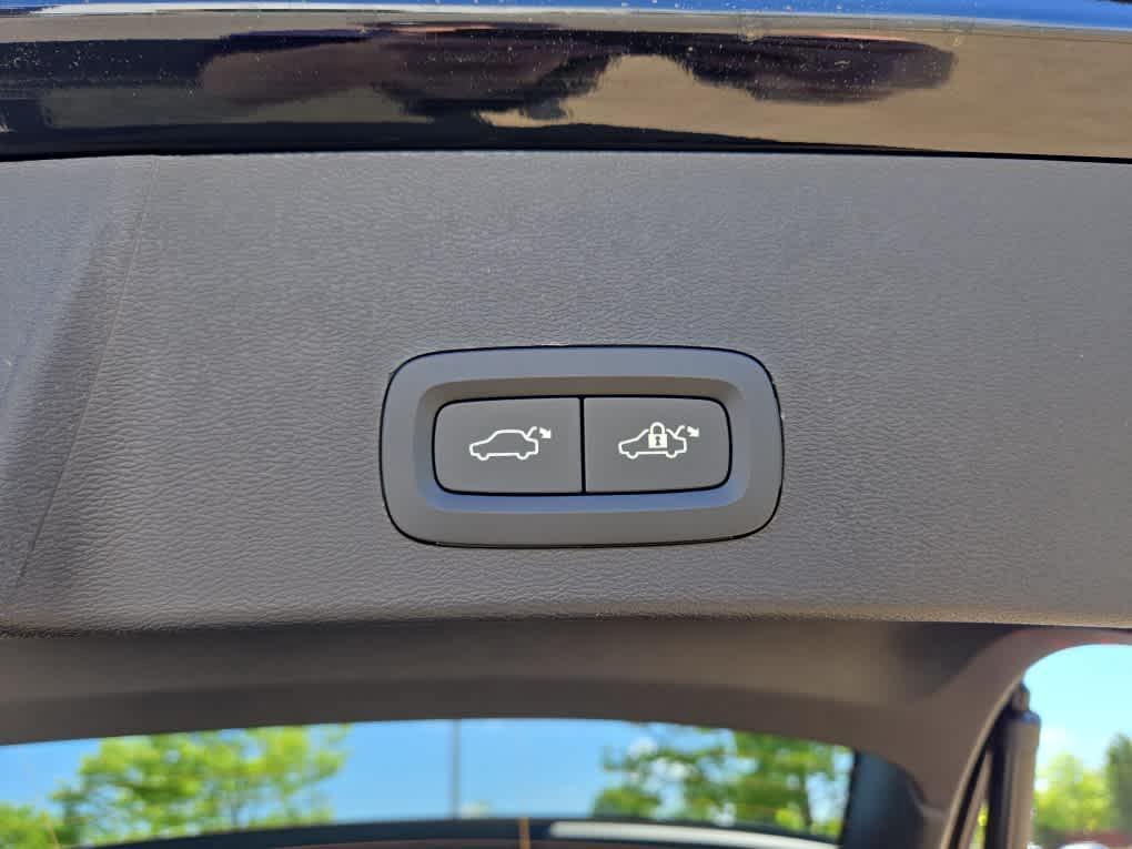 new 2025 Volvo XC40 car, priced at $49,810