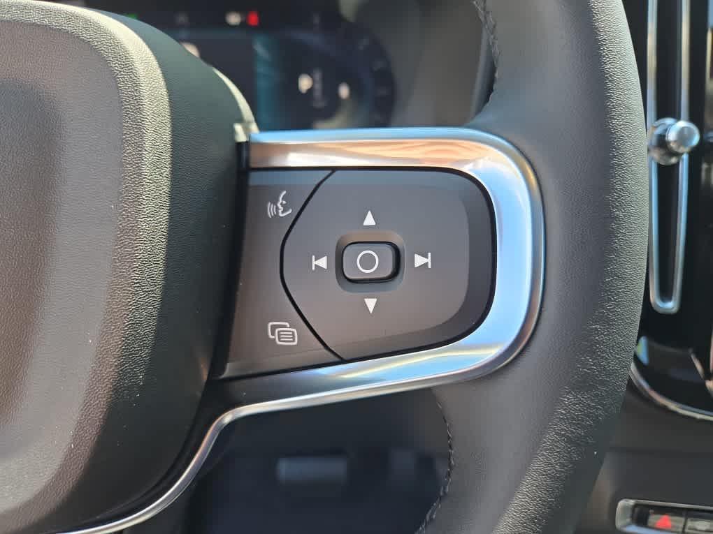 new 2025 Volvo XC40 car, priced at $49,810