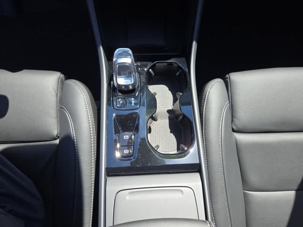new 2025 Volvo XC40 car, priced at $49,810
