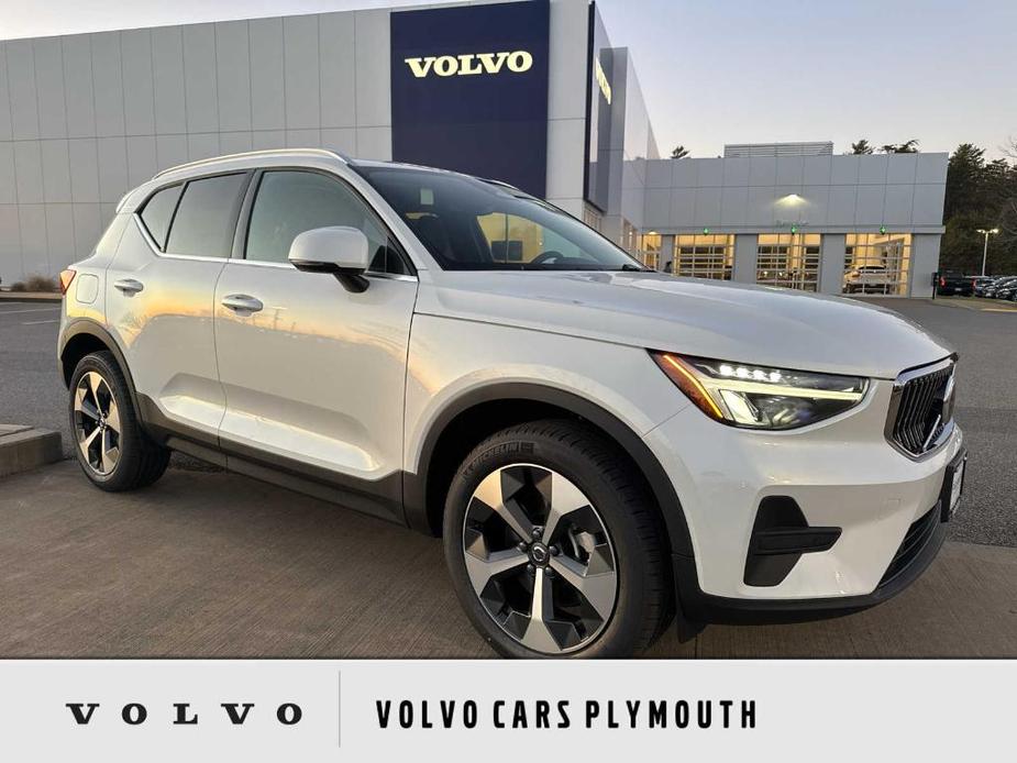 new 2025 Volvo XC40 car, priced at $46,015