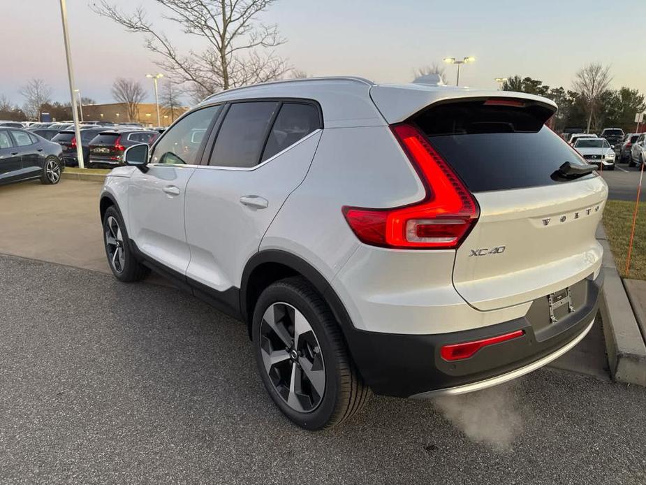 new 2025 Volvo XC40 car, priced at $46,015