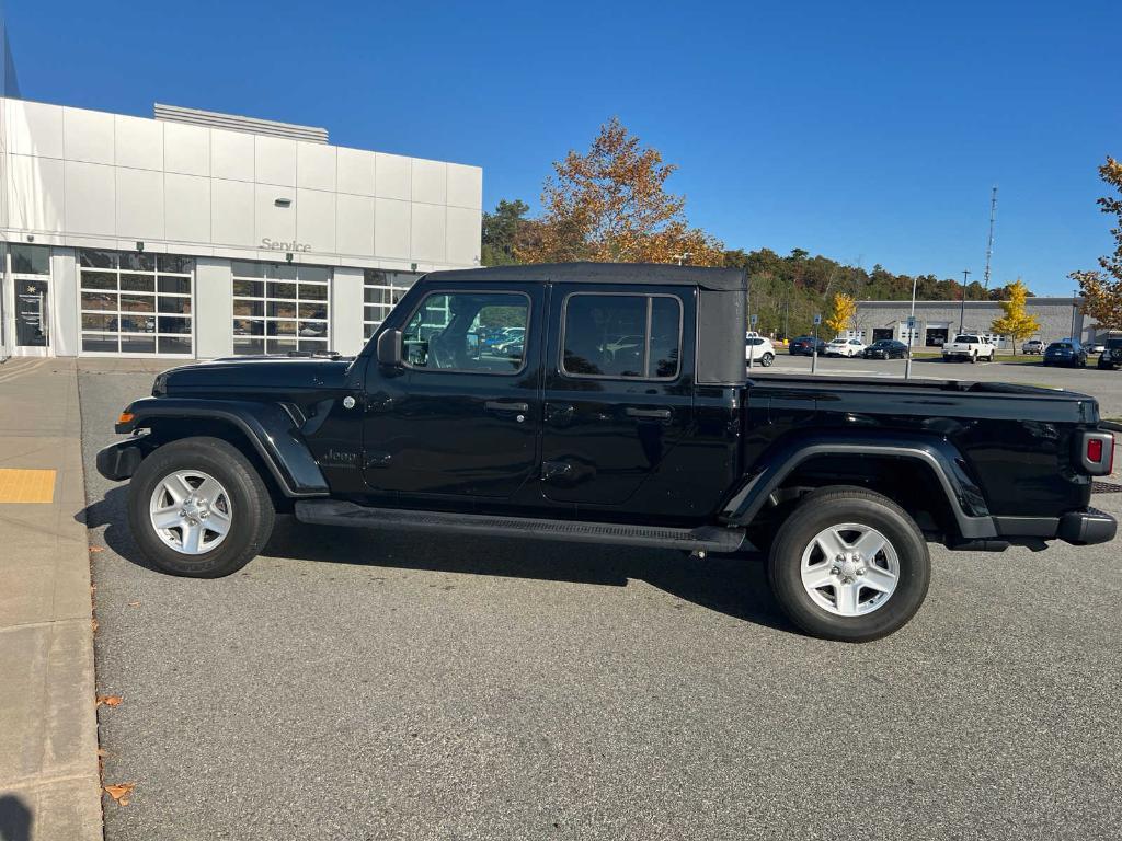 used 2021 Jeep Gladiator car, priced at $27,600