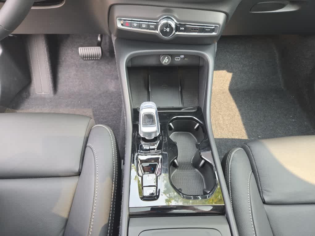 new 2026 Volvo XC40 car, priced at $50,150