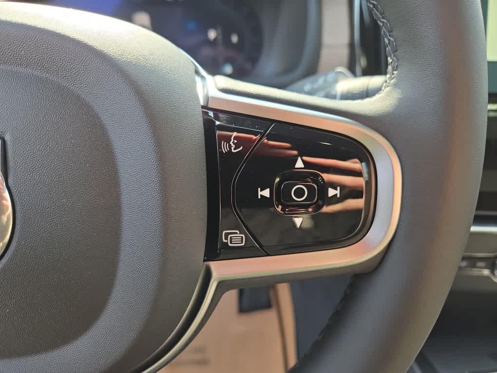 new 2025 Volvo XC90 car, priced at $60,545