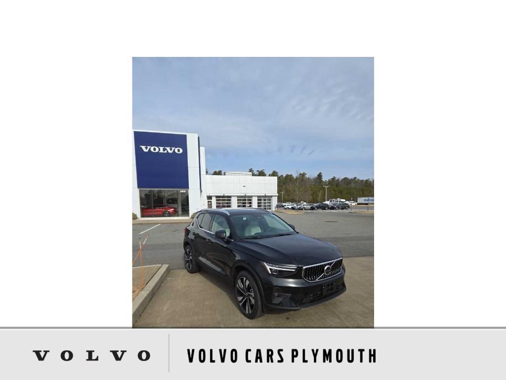 new 2025 Volvo XC40 car, priced at $52,235