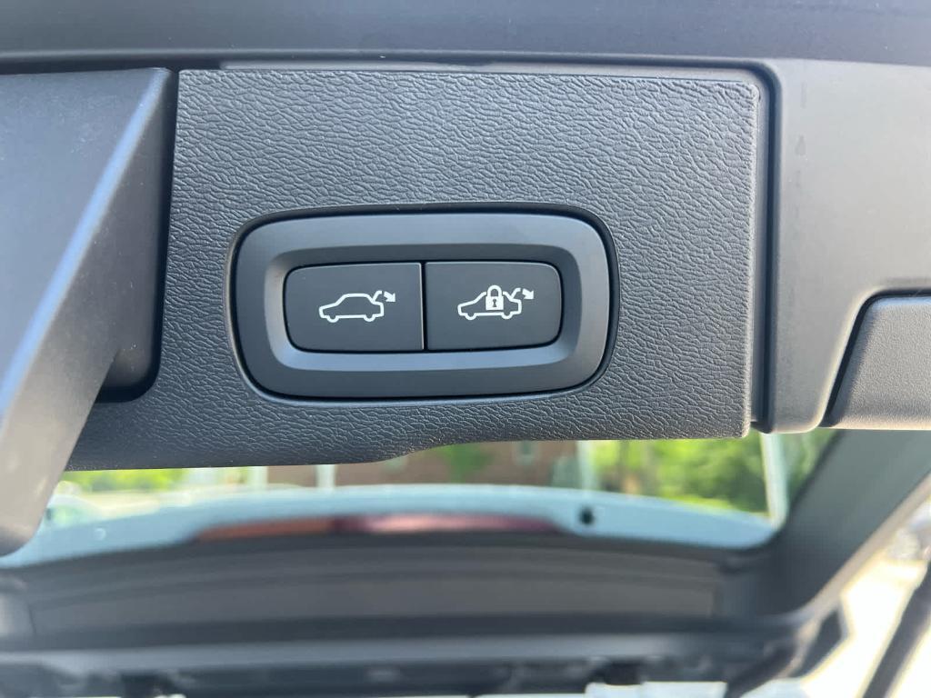 new 2025 Volvo XC60 car, priced at $56,155