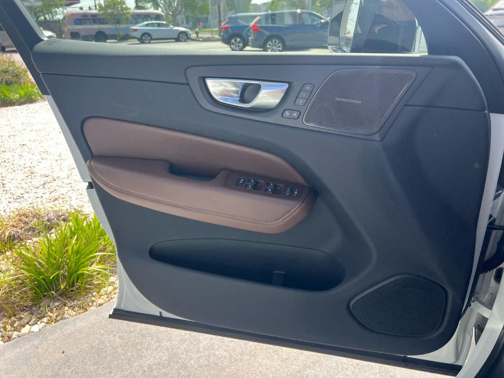 new 2025 Volvo XC60 car, priced at $56,155