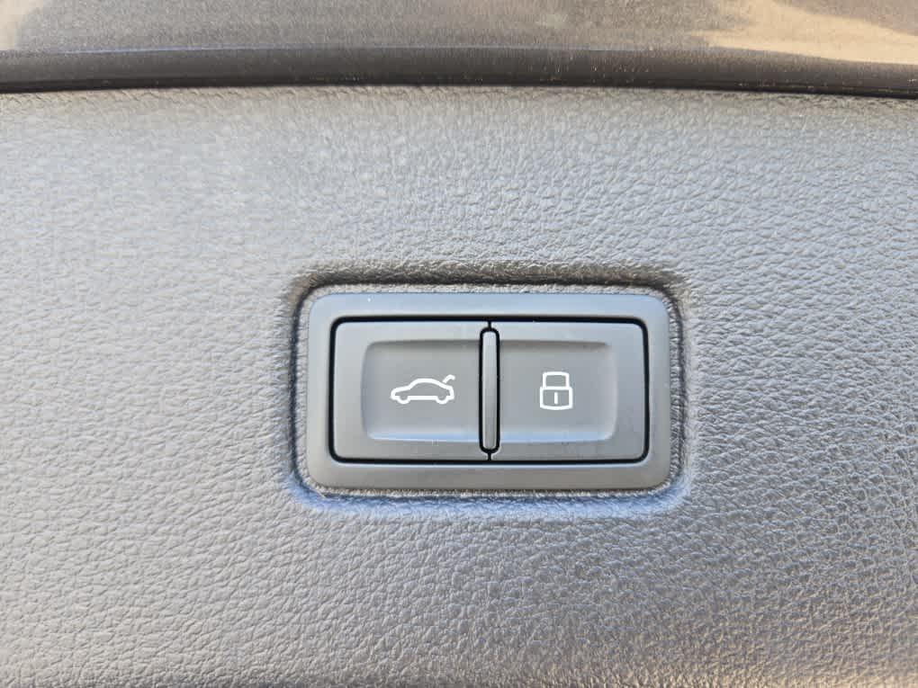 used 2024 Audi Q7 car, priced at $47,200