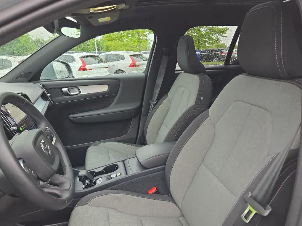 used 2025 Volvo XC40 car, priced at $34,900