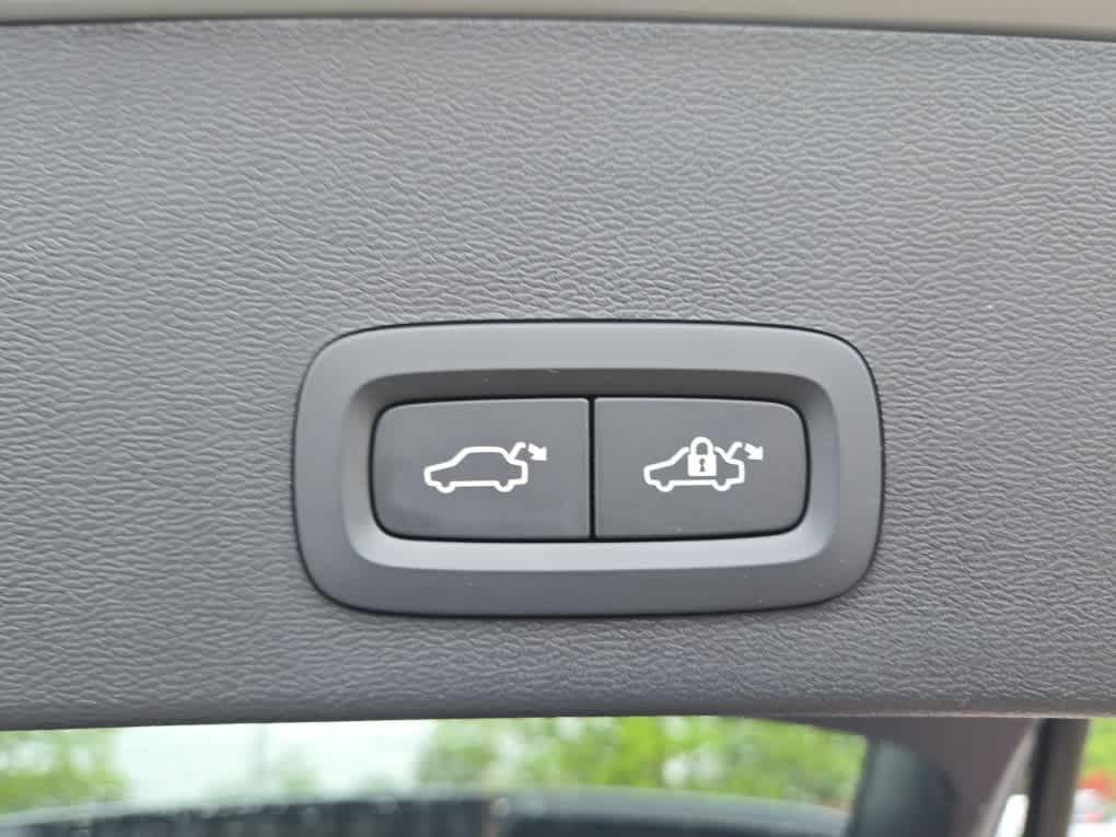 used 2025 Volvo XC40 car, priced at $34,900
