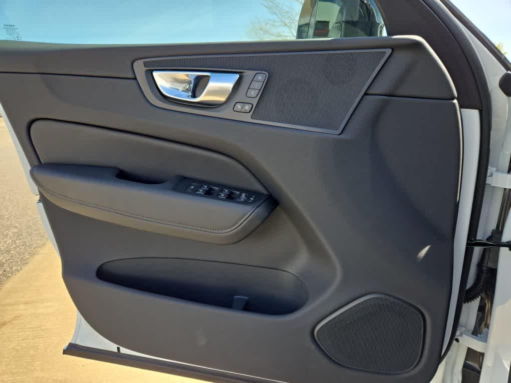 new 2025 Volvo XC60 car, priced at $49,095