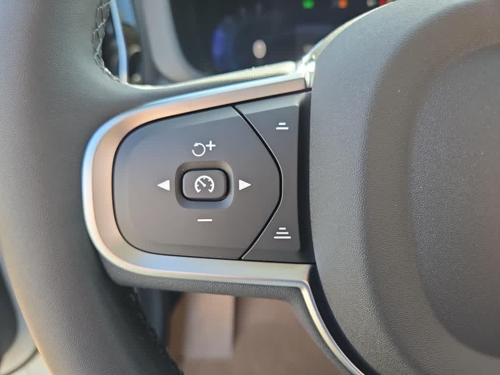 new 2025 Volvo XC60 car, priced at $49,095