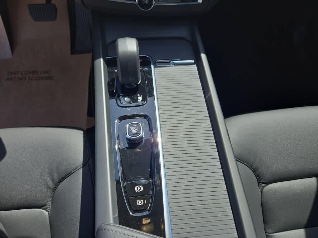 new 2025 Volvo XC60 car, priced at $49,095