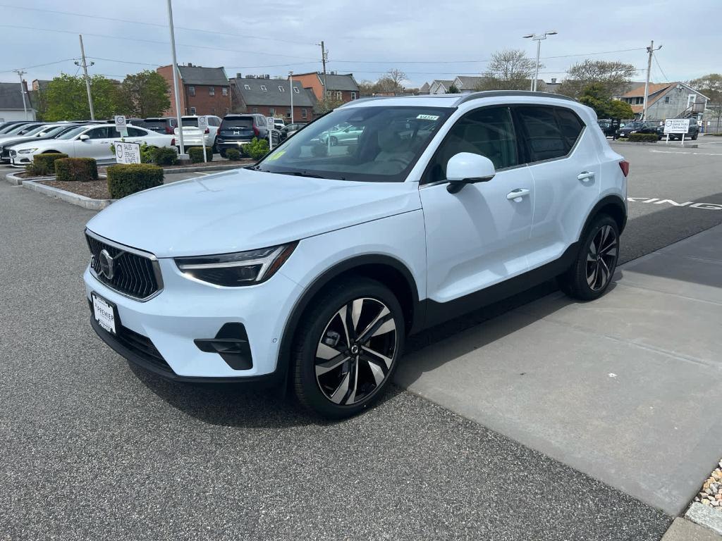new 2025 Volvo XC40 car, priced at $52,235