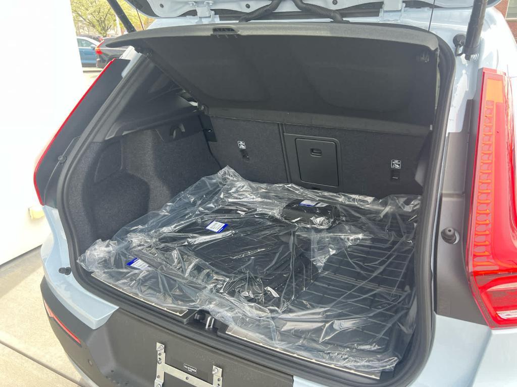 new 2025 Volvo XC40 car, priced at $52,235