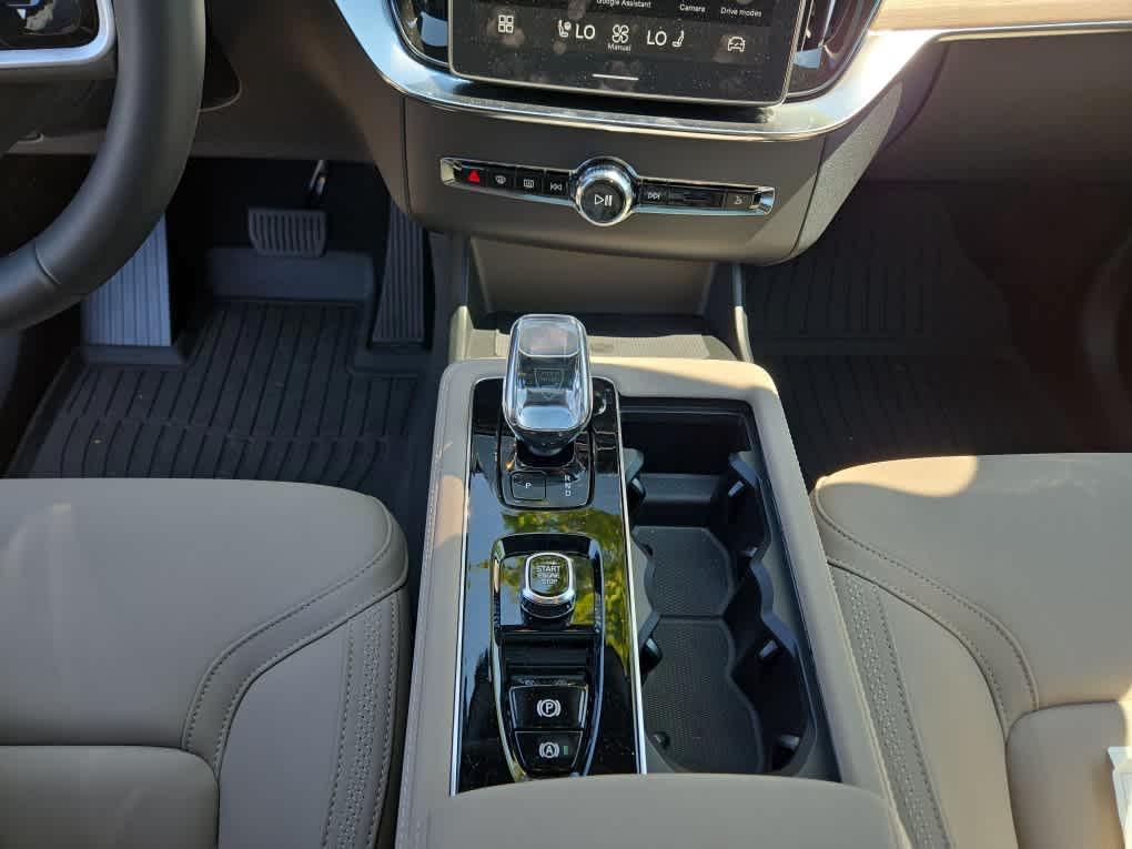 new 2025 Volvo XC90 car