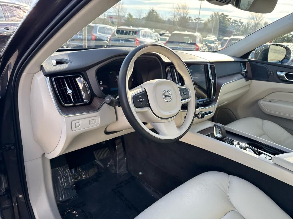 used 2022 Volvo XC60 car, priced at $32,600