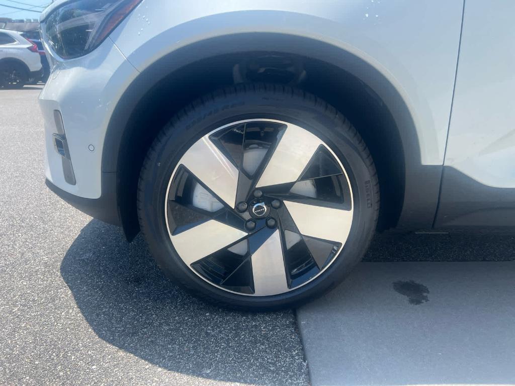 new 2025 Volvo EX40 car, priced at $62,685