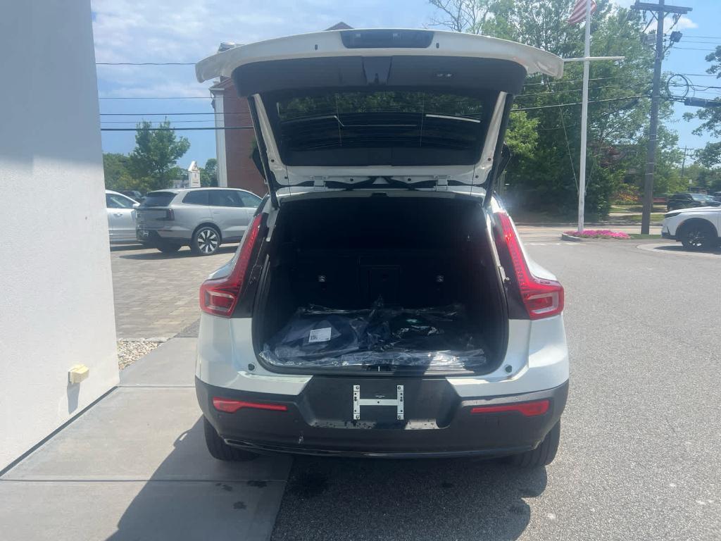 new 2025 Volvo EX40 car, priced at $62,685
