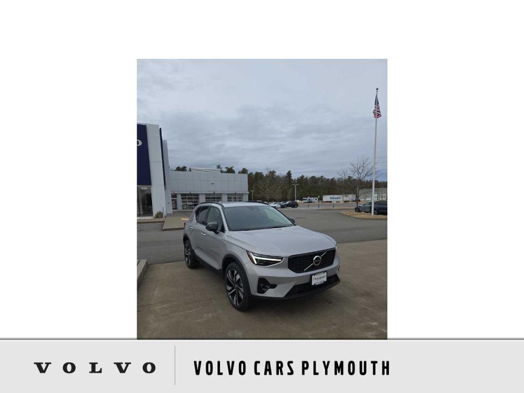 new 2025 Volvo XC40 car, priced at $52,235